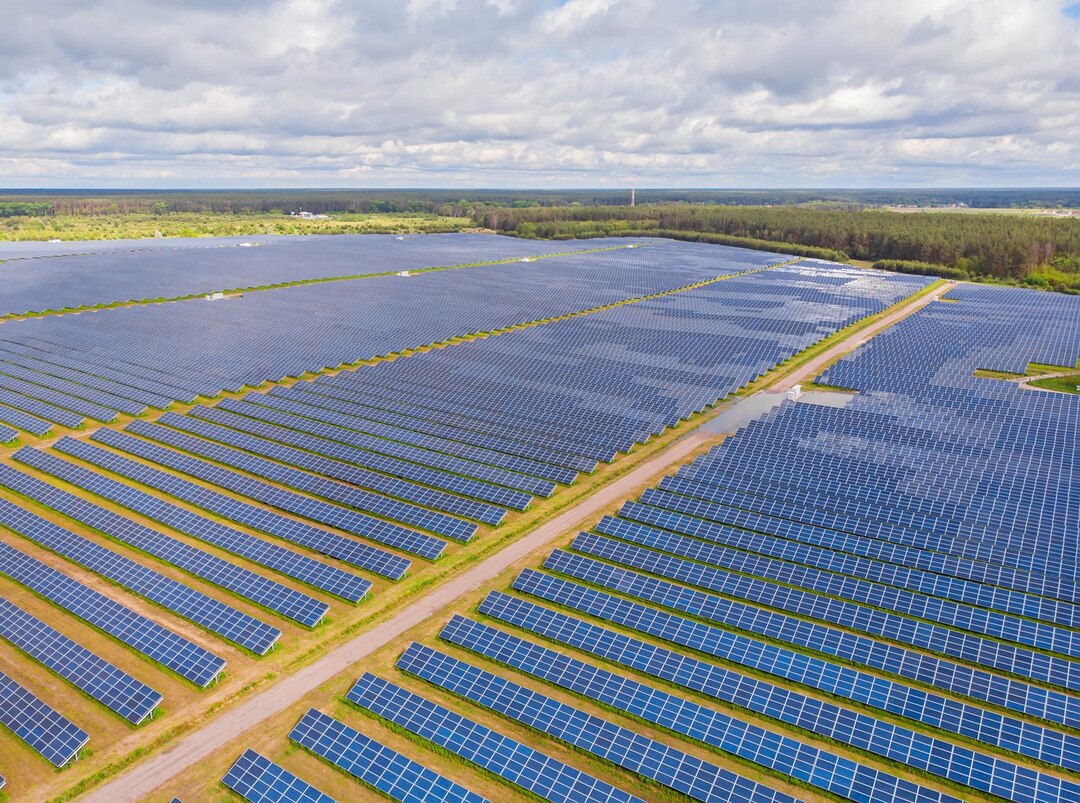Utility-scale solar farm with tracking panels